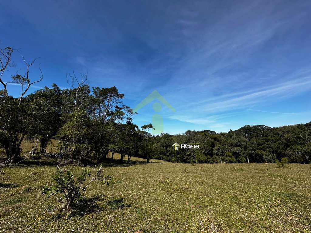 Fazenda em Embu-Guaçu, no bairro Jardim dos Eucaliptos
