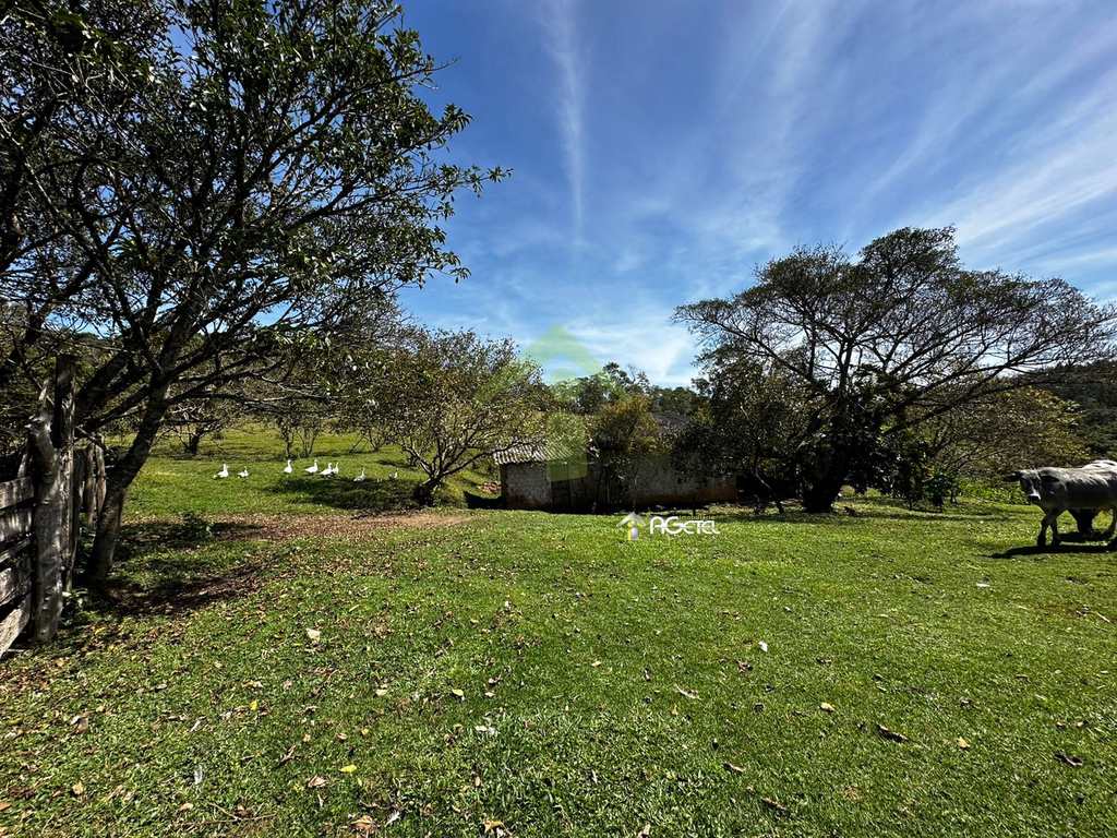 Fazenda em Embu-Guaçu, no bairro Jardim dos Eucaliptos