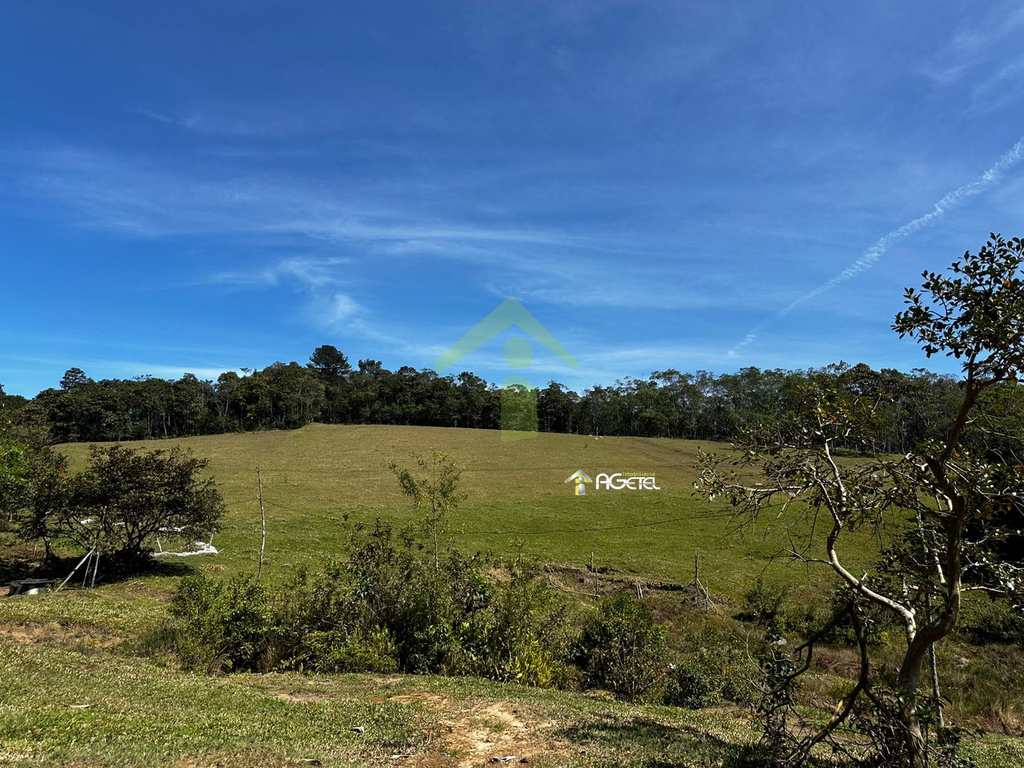 Fazenda em Embu-Guaçu, no bairro Jardim dos Eucaliptos