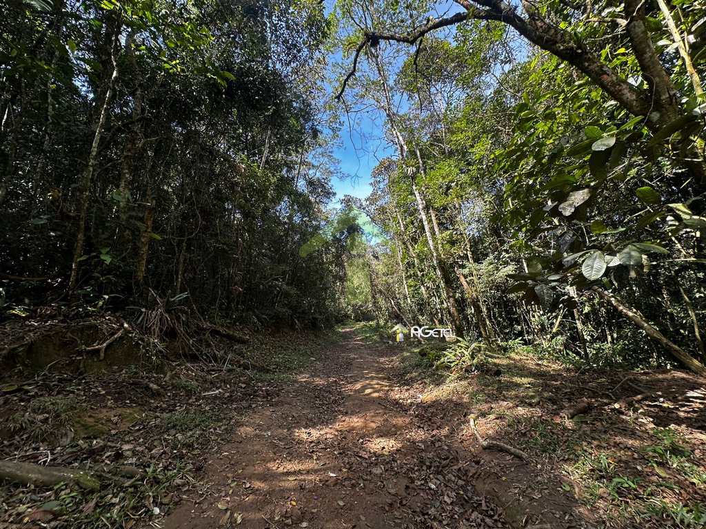 Fazenda em Embu-Guaçu, no bairro Jardim dos Eucaliptos