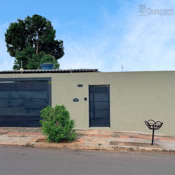 Casa em Campo Grande, bairro Guanandi