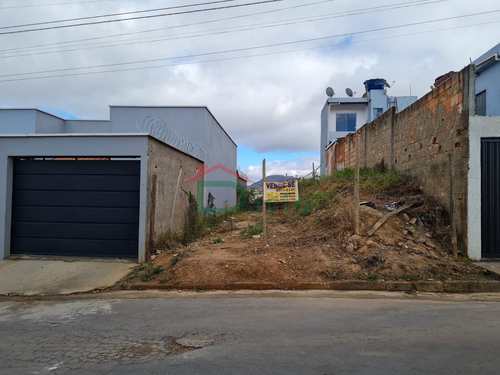 Terreno, código 122 em São João Del Rei, bairro São Dimas