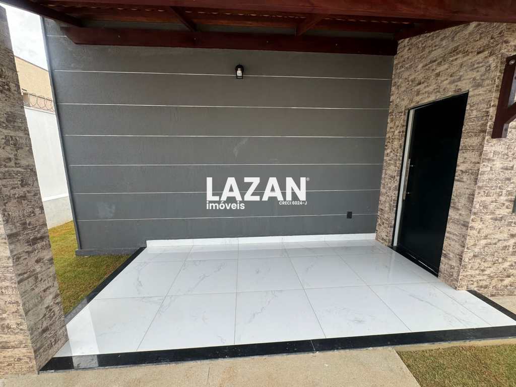 Casa em Parnamirim, no bairro Parque das Árvores