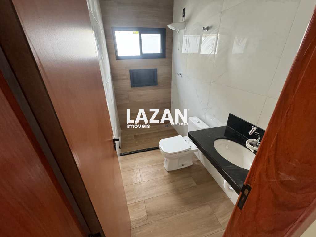 Casa em Parnamirim, no bairro Parque das Árvores