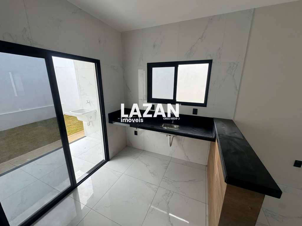 Casa em Parnamirim, no bairro Parque das Árvores