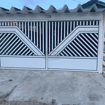 Casa em Praia Grande, bairro Guilhermina