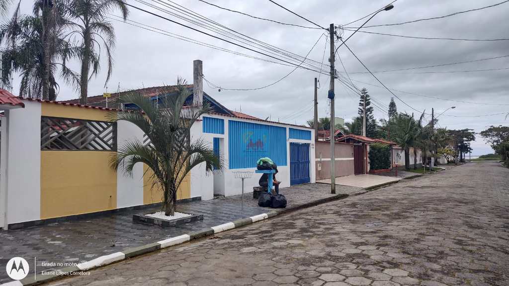 Casa em Itanhaém, no bairro Santa Júlia