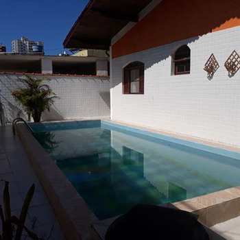 Casa em Praia Grande, bairro Canto do Forte