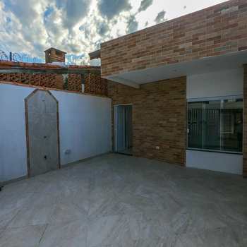 Casa em Praia Grande, bairro Guilhermina