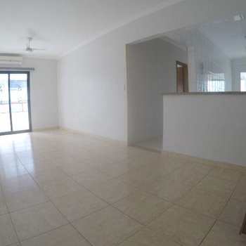 Apartamento em Praia Grande, bairro Guilhermina
