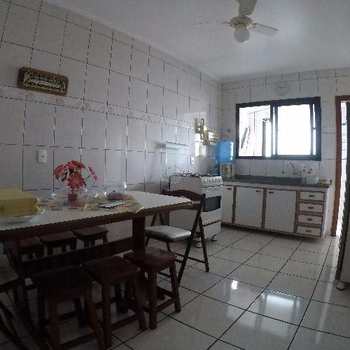 Apartamento em Praia Grande, bairro Guilhermina