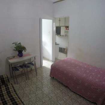 Kitnet em Praia Grande, bairro Boqueirão