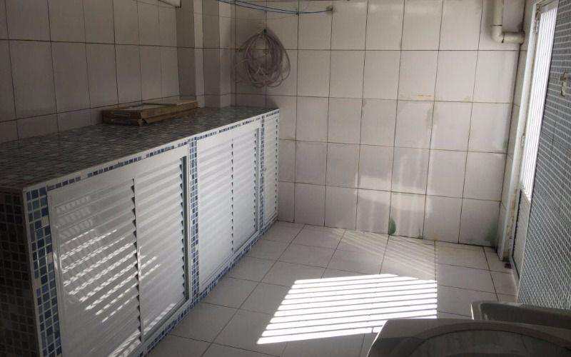 Casa em Praia Grande, no bairro Boqueirão