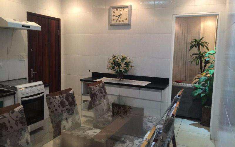 Casa em Praia Grande, no bairro Boqueirão