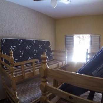 Casa em Praia Grande, bairro Aviação