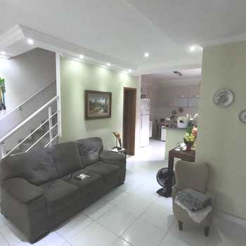 Sobrado em Praia Grande, bairro Guilhermina