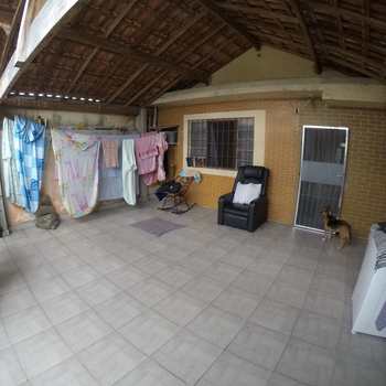 Casa em Praia Grande, bairro Nova Mirim