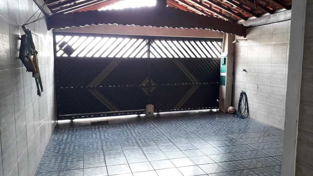 Casa em Praia Grande, no bairro Tupi