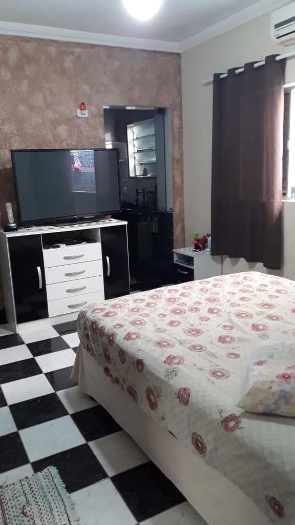 Casa em Praia Grande, no bairro Tupi