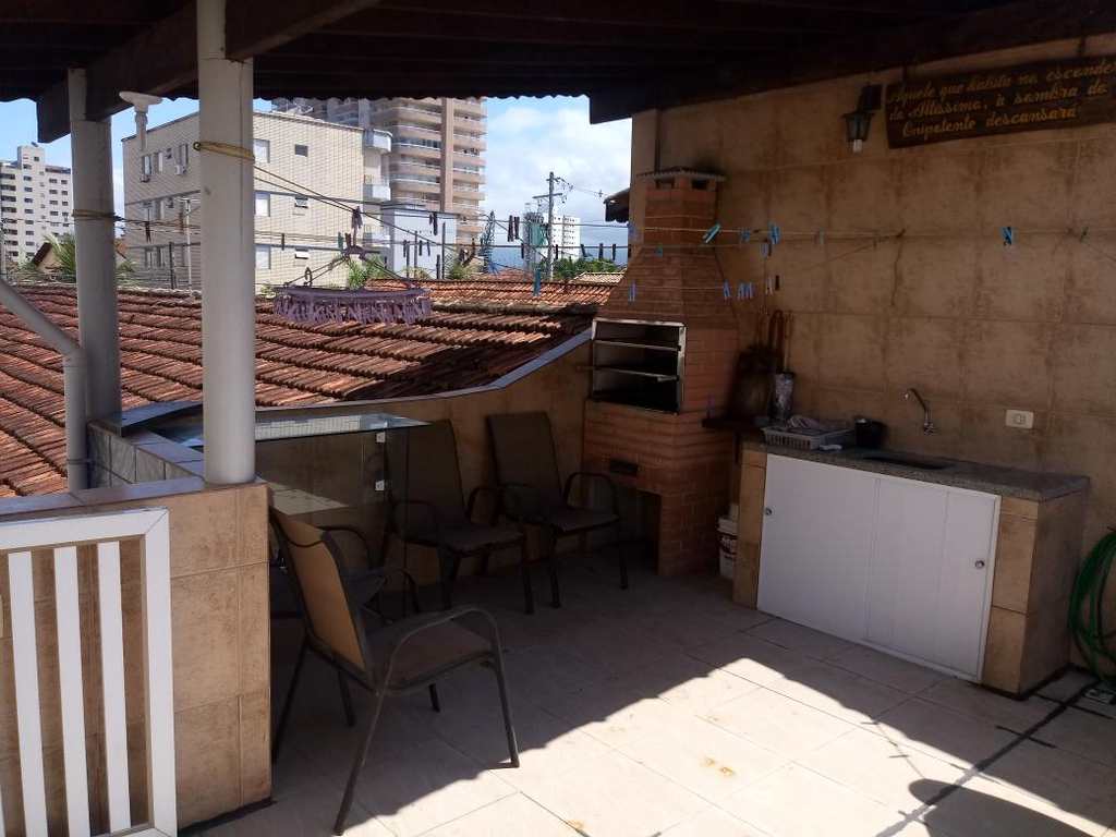 Casa em Praia Grande, no bairro Tupi