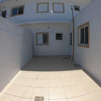 Sobrado em Praia Grande, bairro Guilhermina