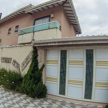 Sobrado em Praia Grande, bairro Maracanã