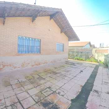 Casa em Praia Grande, bairro Maracanã