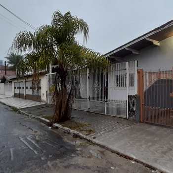 Casa em Praia Grande, bairro Caiçara