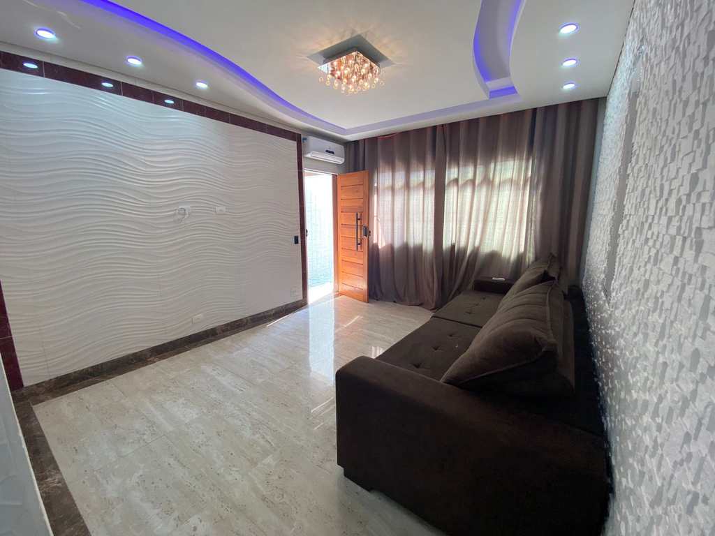 Casa em Praia Grande, no bairro Caiçara