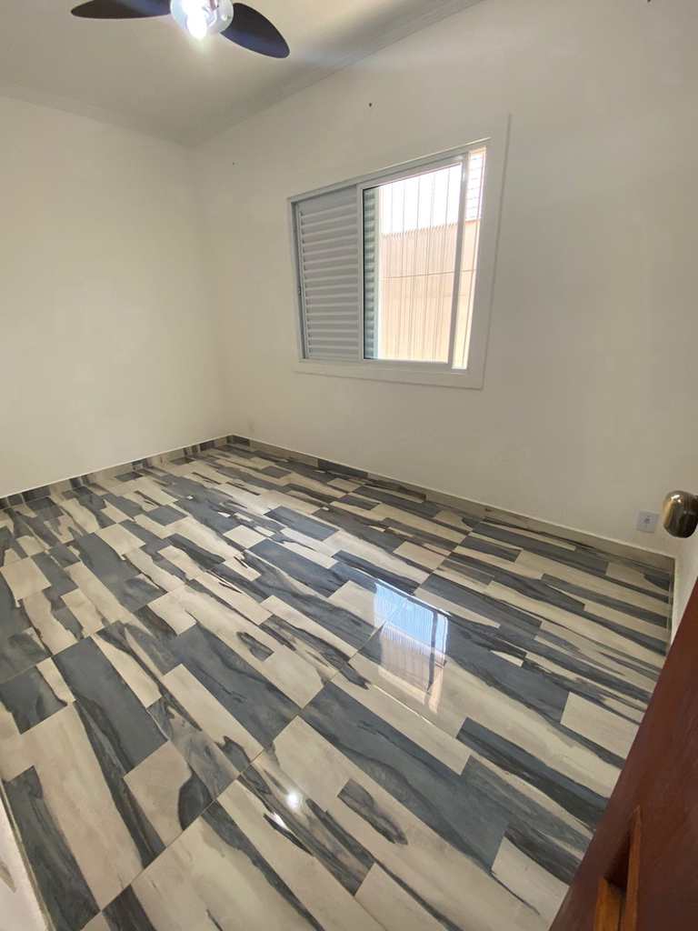 Casa em Praia Grande, no bairro Caiçara