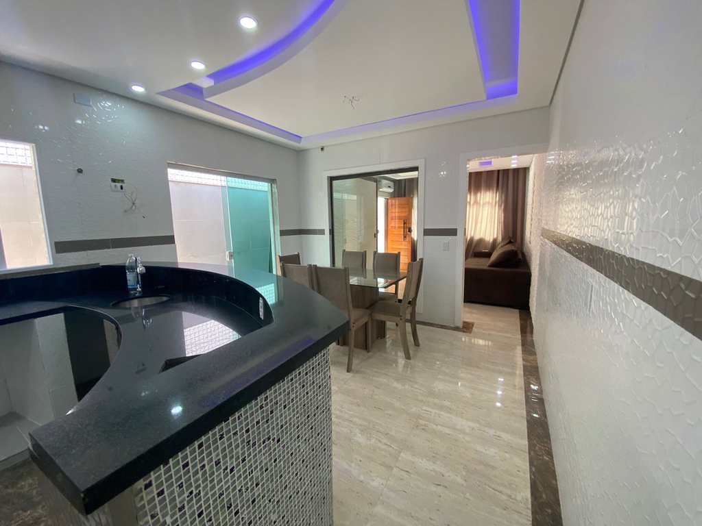 Casa em Praia Grande, no bairro Caiçara