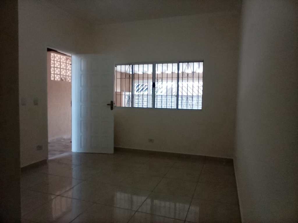 Casa em Praia Grande, no bairro Caiçara