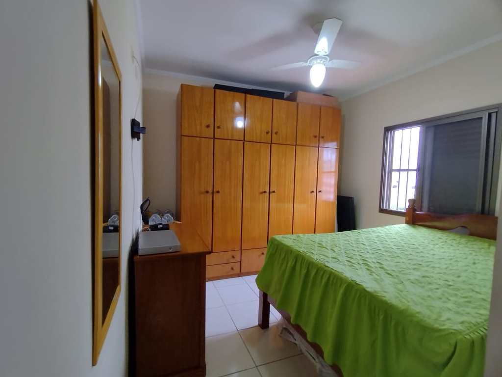Sobrado em Praia Grande, no bairro Canto do Forte