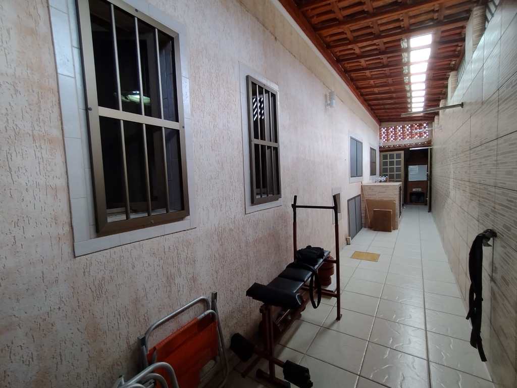 Sobrado em Praia Grande, no bairro Canto do Forte