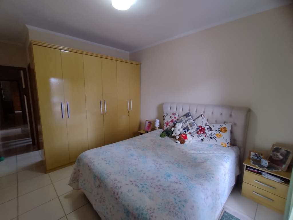 Sobrado em Praia Grande, no bairro Canto do Forte