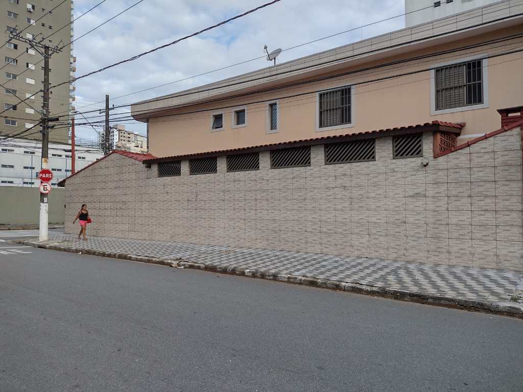 Sobrado em Praia Grande, no bairro Canto do Forte