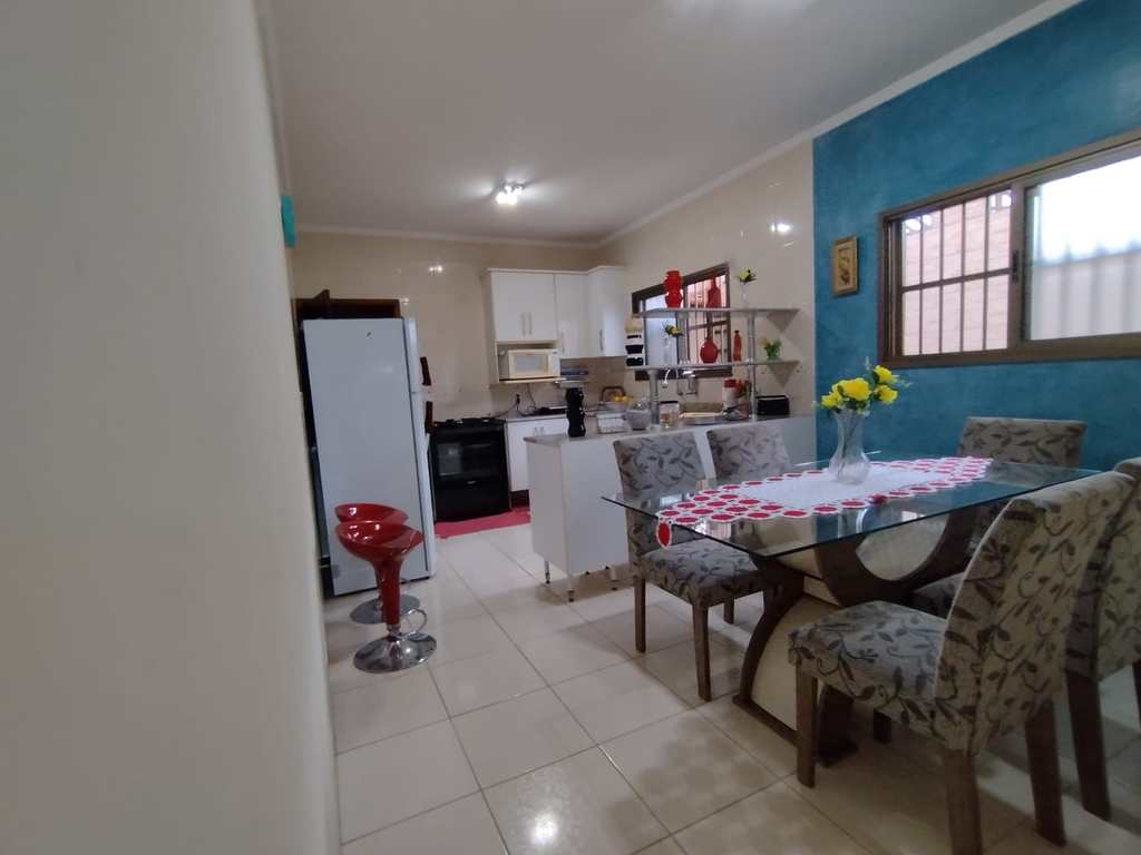 Sobrado em Praia Grande, no bairro Canto do Forte