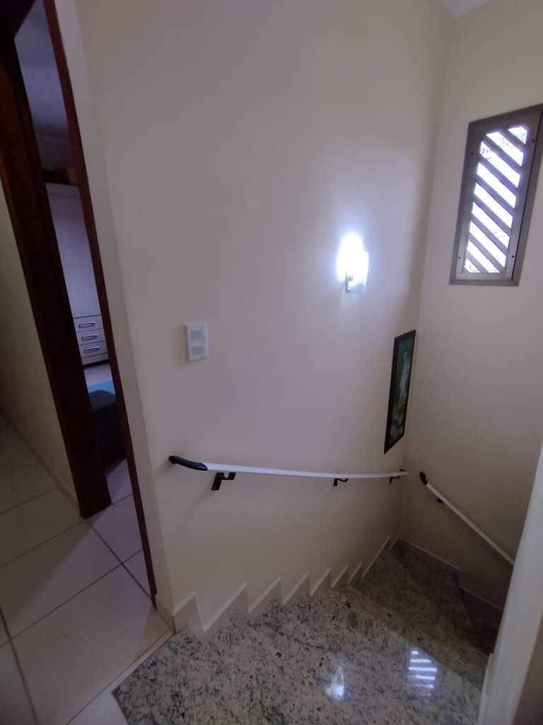 Sobrado em Praia Grande, no bairro Canto do Forte