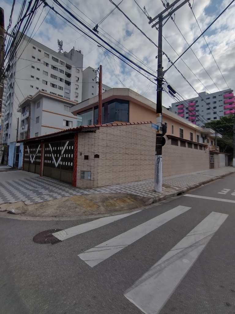 Sobrado em Praia Grande, no bairro Canto do Forte