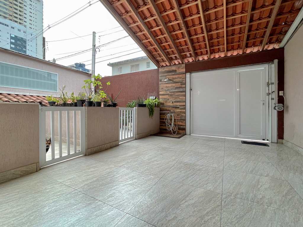 Sobrado em Praia Grande, no bairro Canto do Forte