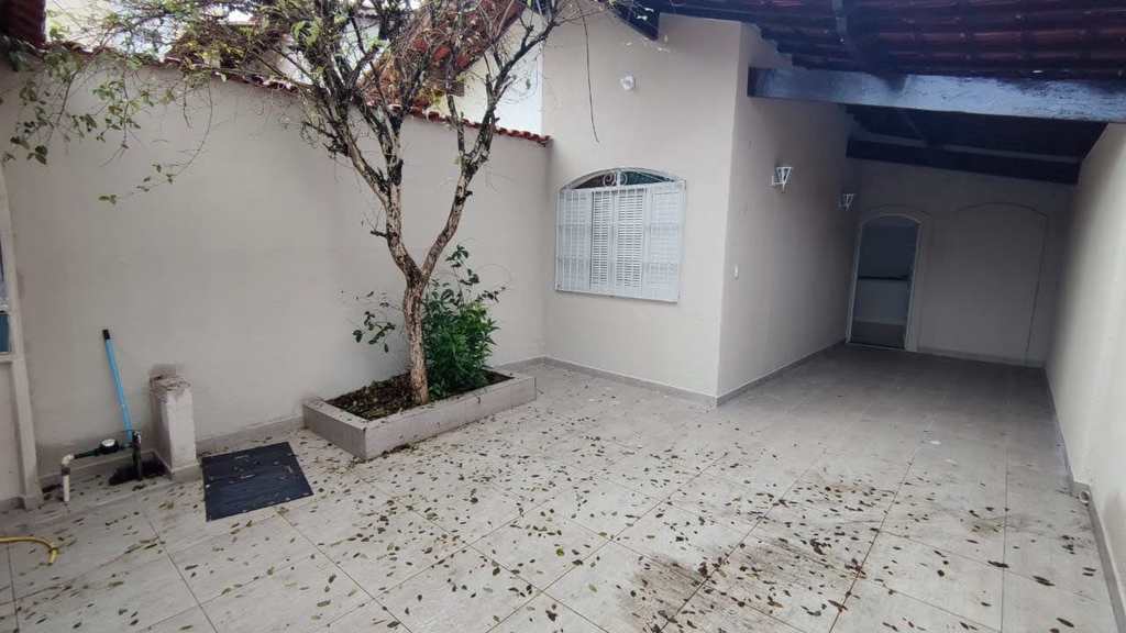 Casa em Praia Grande, no bairro Guilhermina