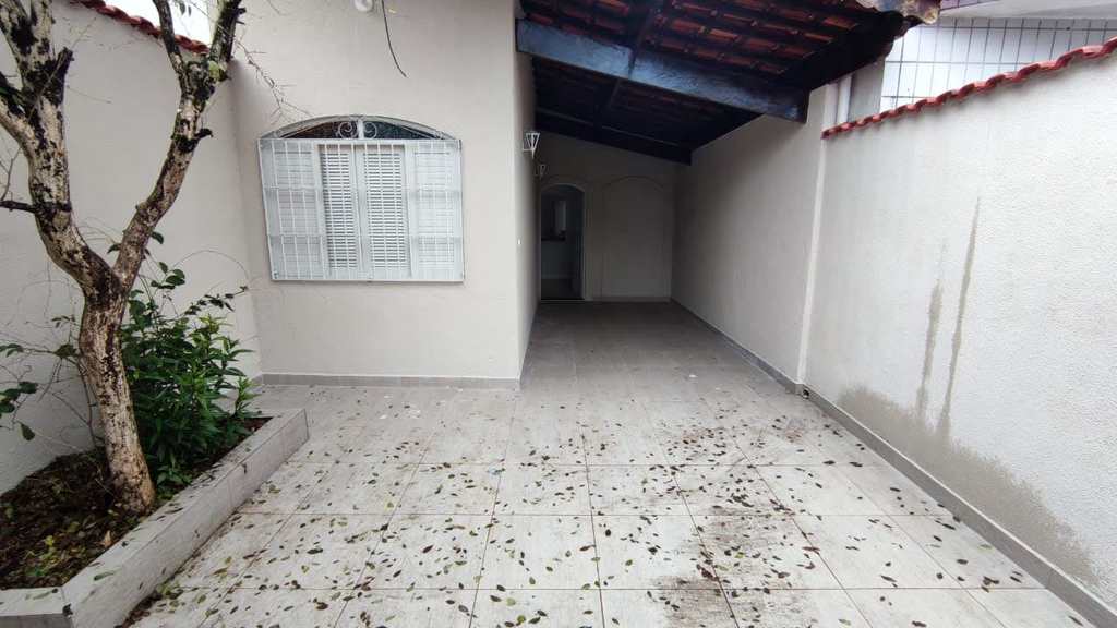 Casa em Praia Grande, no bairro Guilhermina