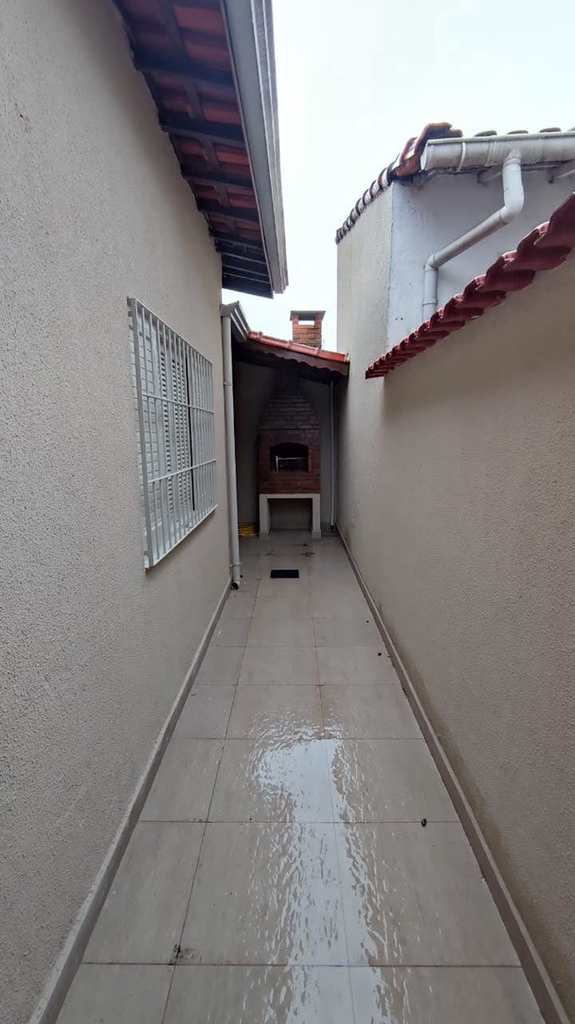 Casa em Praia Grande, no bairro Guilhermina