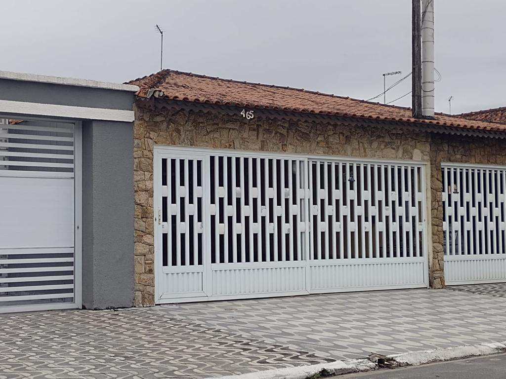 Casa em Praia Grande, no bairro Caiçara