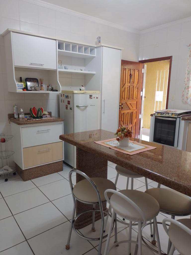 Casa em Praia Grande, no bairro Caiçara
