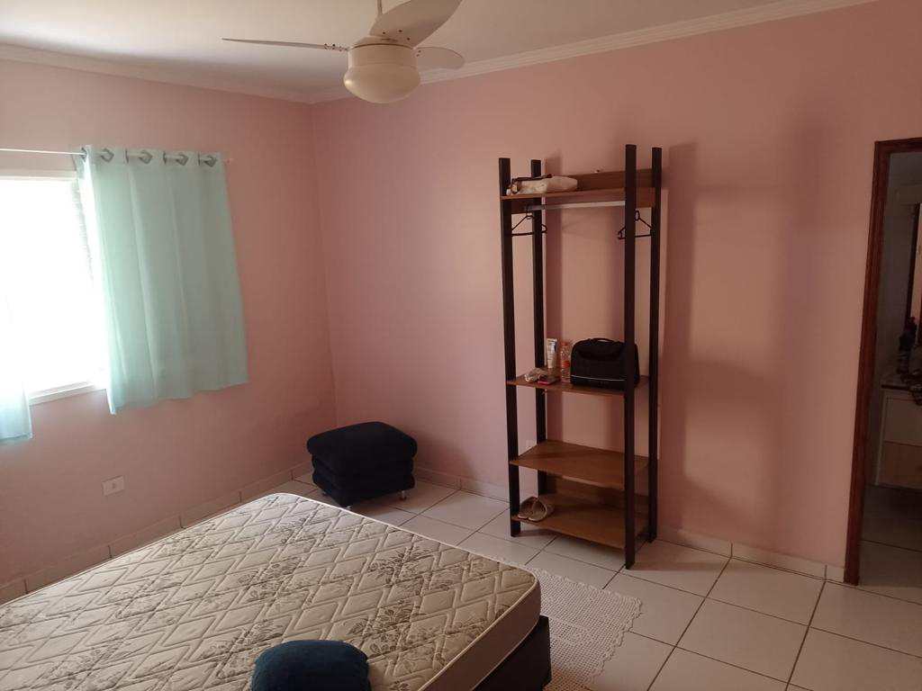 Casa em Praia Grande, no bairro Caiçara