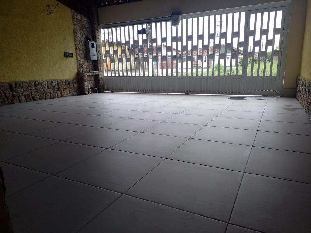 Casa em Praia Grande, no bairro Caiçara
