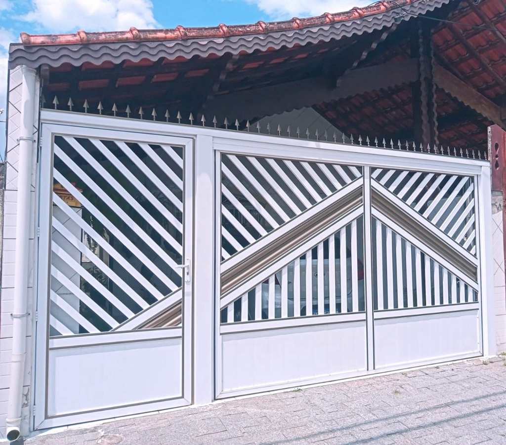 Casa em Praia Grande, no bairro Caiçara