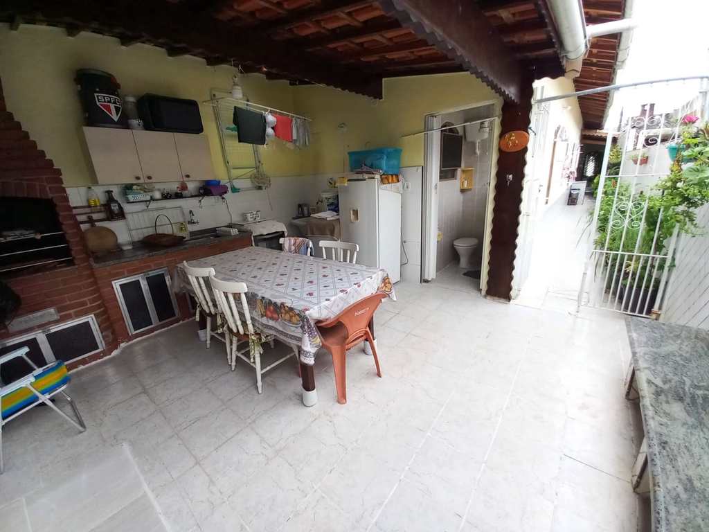 Casa em Praia Grande, no bairro Caiçara