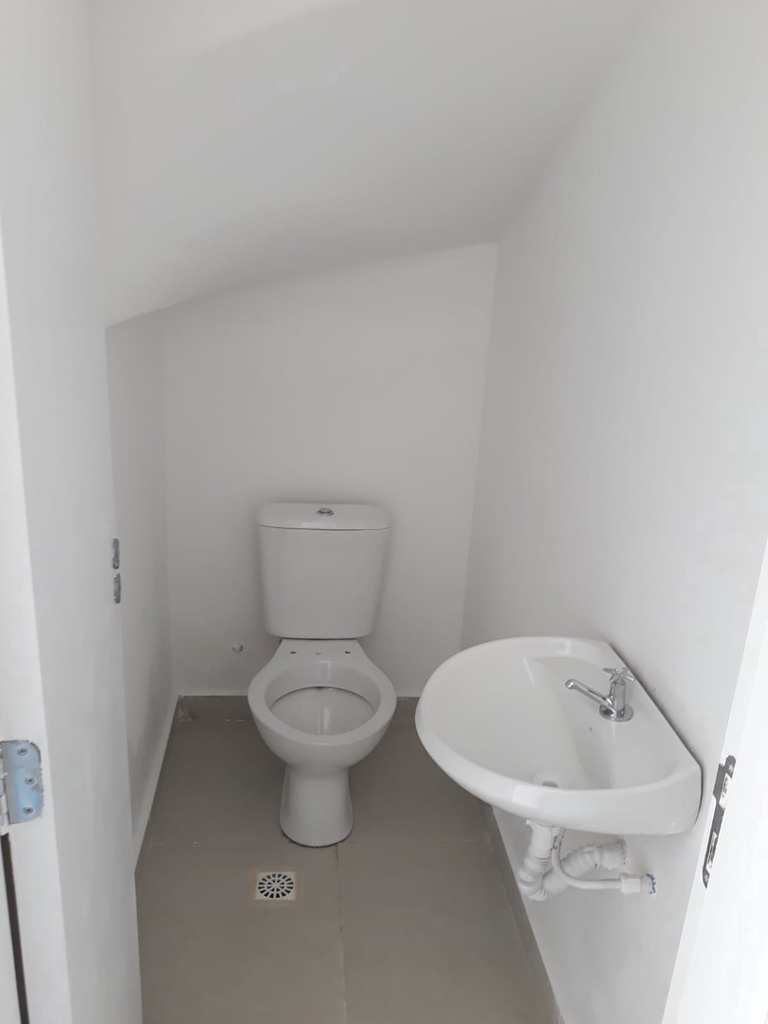 Casa de Condomínio em Praia Grande, no bairro Jardim Melvi